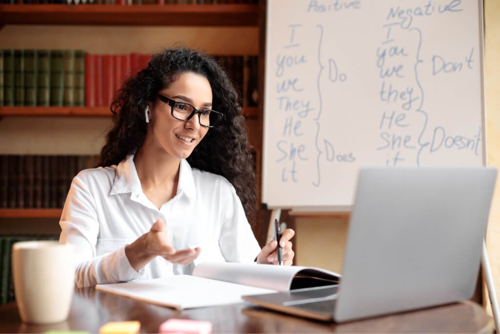 lady-sitting-at-table-using-computer-for-video-ca-2021-09-01-15-30-55-utc.jpg